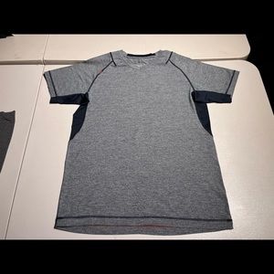 Rhone Men's Gray Blue V-Neck Short Sleeve Athletic T-Shirt Polyester Size Large